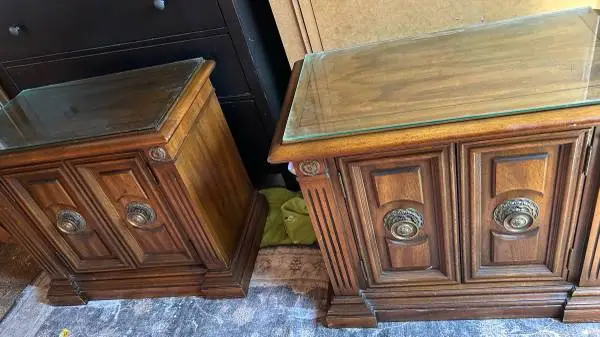 2 vintage nightstands antique side & end tables L28”*D16”*H24”(address in