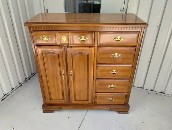 Vintage 1980s Gentlemans Tall Chest - Maple Wood - Bassett Furniture!