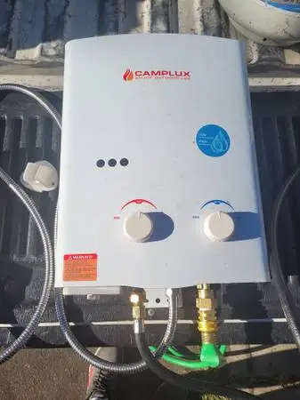 CAMPLUX TANKLESS PROPANE WATER HEATER