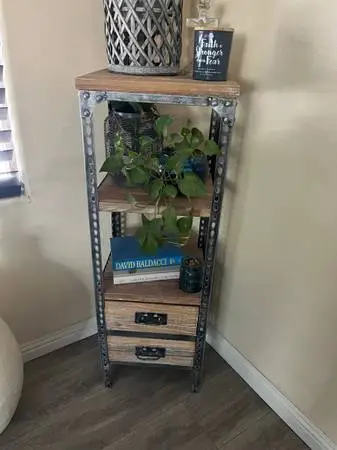 Bookshelf-Nice !Farmhouse style