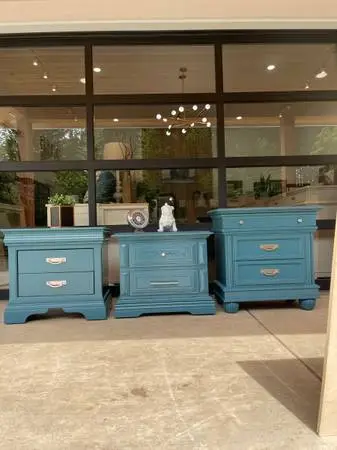 Turquoise side table, read ad