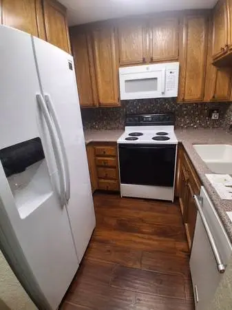KITCHEN APPLIANCES LIKE NEW!!!