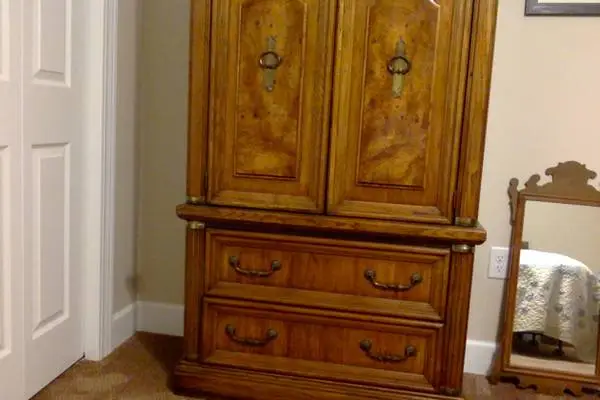 FOR SALE: 5 PIECE QUEEN BEDROOM SET