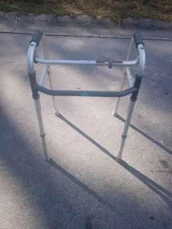 Adjustable four leg Walker