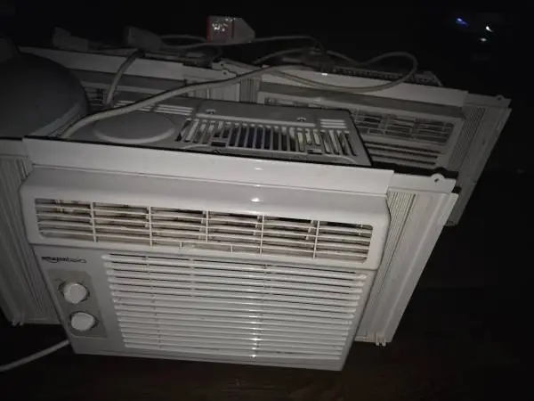 Window unit air conditioner