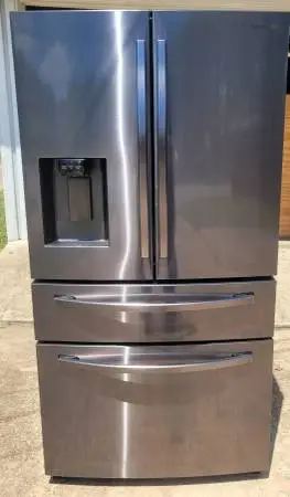 Samsung 28 cubic foot refrigerator