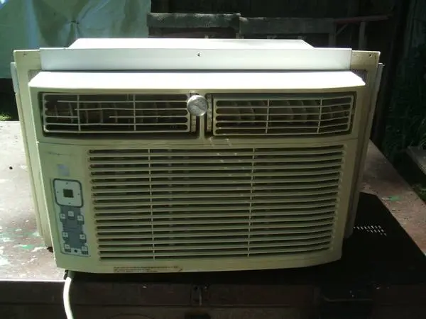 OLD COLD AIR CONDITIONER A/C 8000BTU
