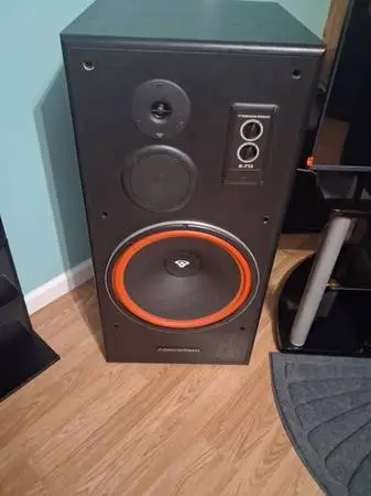 4 Cerwin- Vega speakers