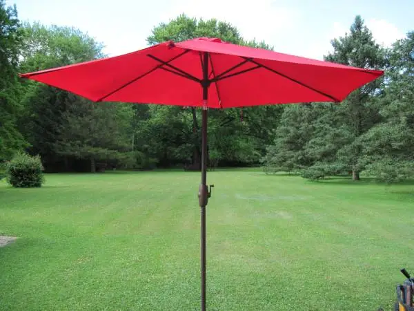 PATIO UMBRELLA WITH BASE