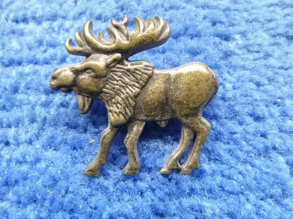 MOOSE DRESSER KNOBS 2x2 SET OF 19