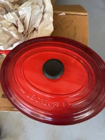 Le Creuset NEW 7.5 L cast iron signature oven