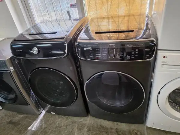 Samsung flex 6.0 cu ft Steam washer and gas dryer