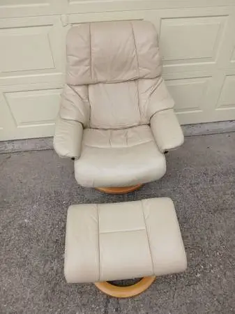 EKORNES STRESSLESS RECLINER AND OTTOMAN