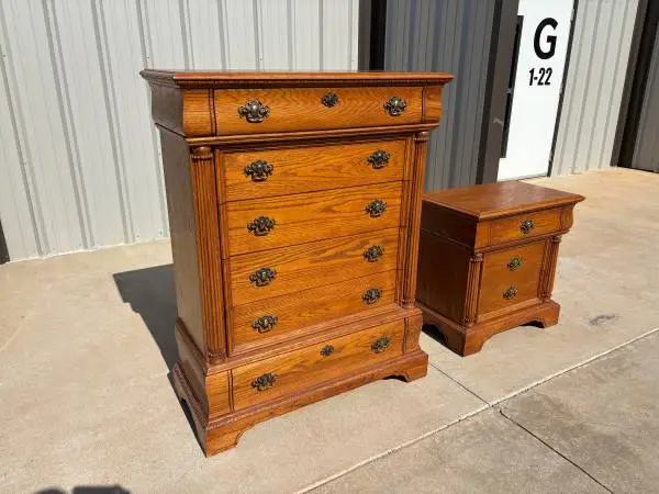 PRICE REDUCED Pristine Medium Oak 6 Drawer Dresser w/Nightstand