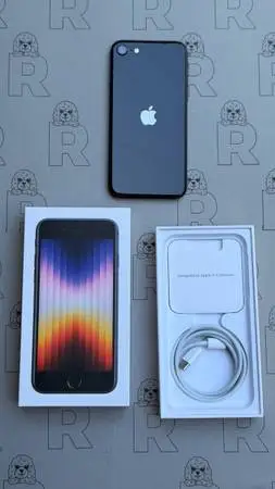 IPhone SE 3rd Generation 64g Factory unlocked Flawless