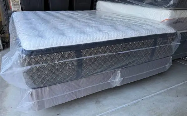 FLOOR MODEL California king pillow top Aireloom
