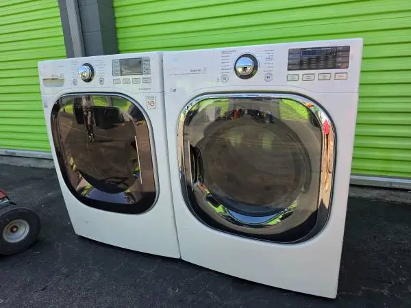 Lg white washer and gas dryer