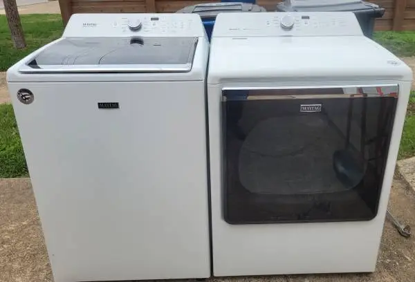 Maytag super capacity washer and dryer, Like new.
