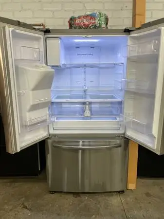 Samsung 27-cu ft French Door Refrigerator with Ice Maker