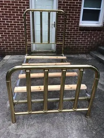 ANTIQUE BRASS SINGLE BED