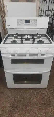 LG 5-Burner Gas Range w Double Oven like new.