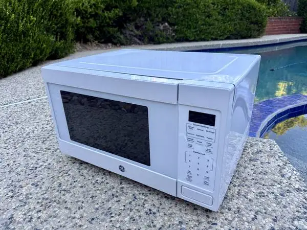 GE 1.6 CF Portable Microwave Oven White JES1657DM2WW