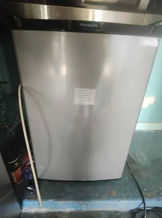 Mini fridge Frigidaire