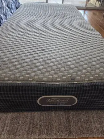 Beautyrest Twin Mattress - Excellent Condition - 12 Luxyry Firm
