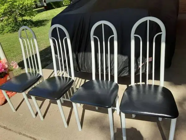 CHAIRS BLACK AND WHITE
