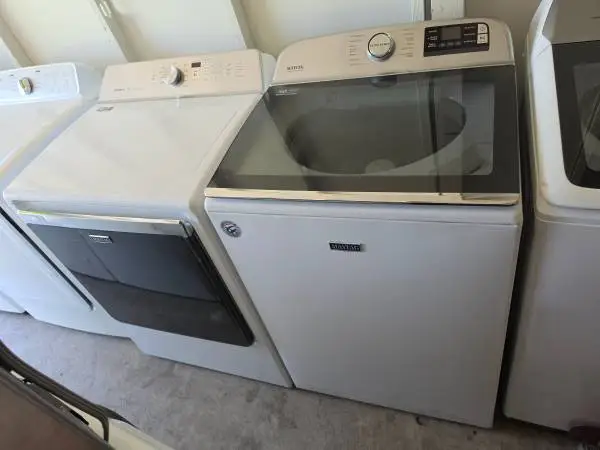 Maytag 5.3 cu ft Jumbo top load washer and gas dryer
