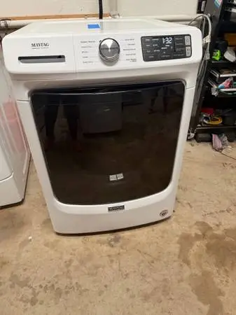 Maytag Maytag Maytag (Clean, Like New) washer dryer