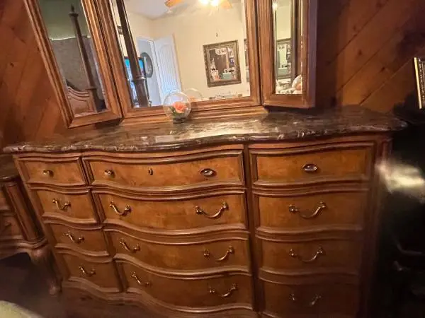 Bedroom SetbBeautiful Italy Burl wood