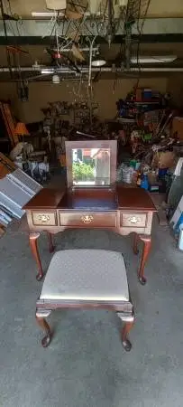Nice bedroom vanity with seat
