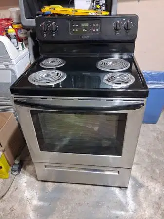 Landlord special nice frigidaire stove with warranty