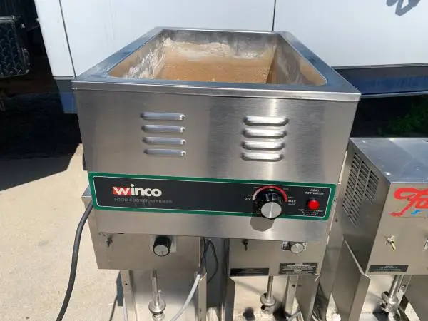 Commercial grade restaurant cooker and food warmer. Winco industries.
