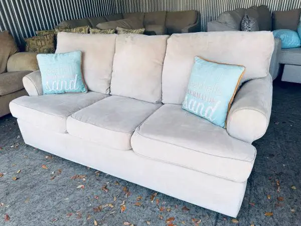 Stunning Robb & Stucky Queen Sleeper Sofa(Mattress Still in Plastic)