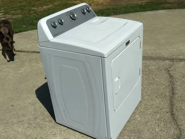MAYTAG DRYER  NON-DIGITAL & LIKE-NEW!
