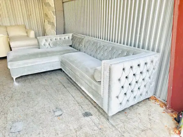 Upscale Z Gallerie Sectional Sofa w/Crystal Encrusted Tufting & Storage