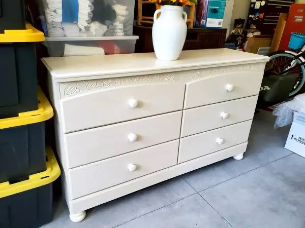 Bedroom Dresser & 2 Nightstands