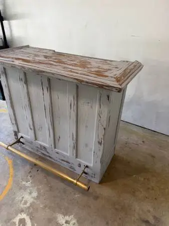 Farmhouse - Style Bar