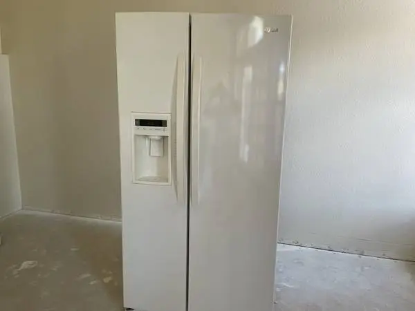 LG 25 cubic foot refrigerator Ice maker and water dispenser in door,