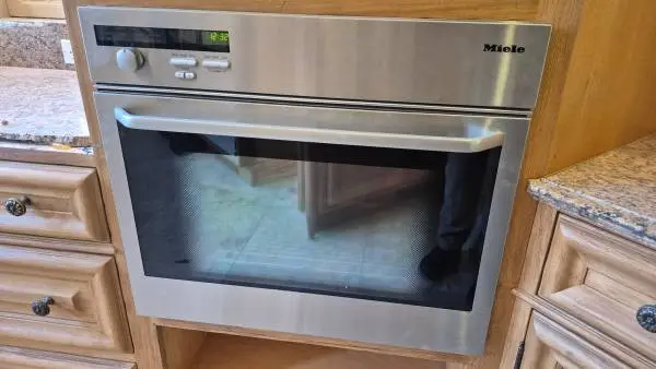 WOW!!!27x23.5” Miele Novotronic convection oven. High-end luxury brand