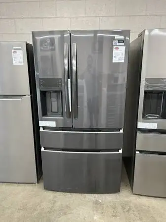 GSGV- NEW S&D FRIGIDAIRE REFRIGERATOR W/1 YEAR WARRANTY