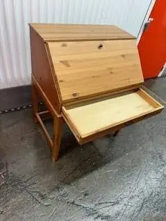 COMPUTER / WRITING TABLE, SOLID WOOD, NEW INPLASTIC