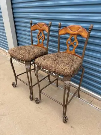 PRICE REDUCED 2 Sturdy Metal Framed 27” Counter Height Barstools