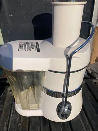Juicer,Jack Lalanne express,white,low hours,quiet,clean,like new.