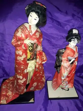 2 Geisha Chinese Collectible Dolls on Stands