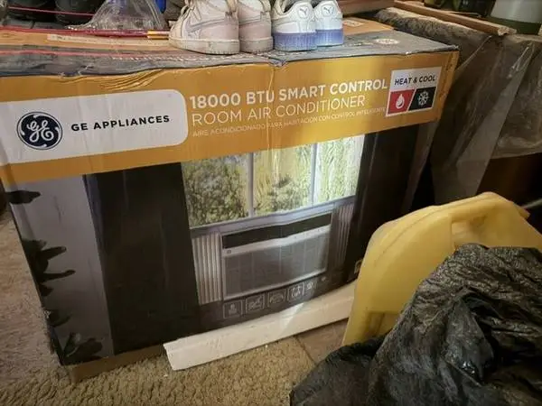 Large Room Window AC Unit** Brand New**