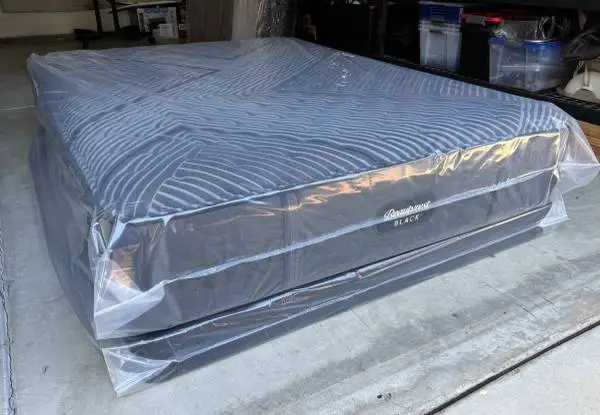 BRAND NEW queen size Beautyrest Black
