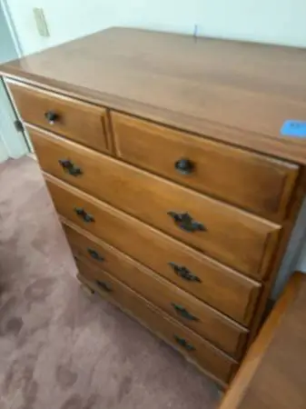 6 drawer bedroom dresser, solid wood, pine.